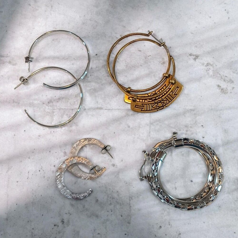 Lot Of 4 Hoop Earrings Pierced Variety Textured Mixed Size Silver And Gold Tone